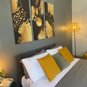  Apartment Bright Near San Pietro